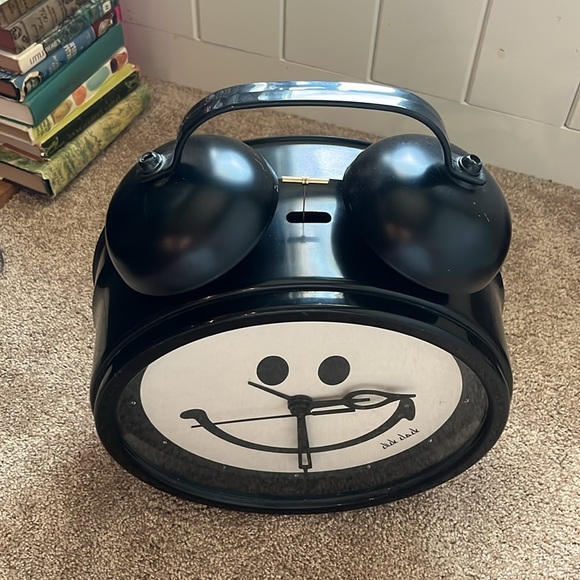 SMILING CLOCK - Picture 5 of 5